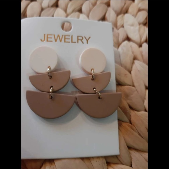 Geometric neutral drop earrings - Picture 6 of 9